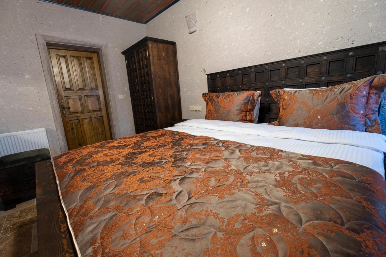 Underground Cave Hotel *